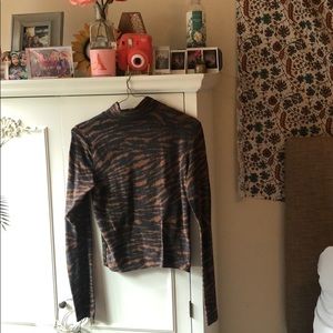 Forever 21 small long sleeve sweater shirt